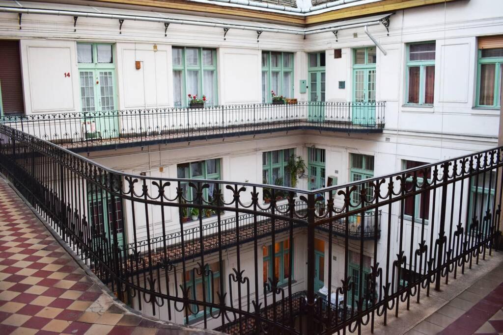 Cosy Apartment Just Next To Parliament ブダペスト エクステリア 写真